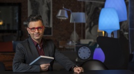 KOLORY PLAŻY Hobby, - CZYLI BĄDŹ SEXY W ŻÓŁTYM BIKINI, CZARNYCH OKULARACH I Z CZERWONYM PAZNOKCIAMI!