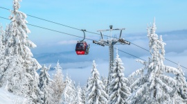 STUDENCI SZUSUJĄ TANIEJ! Hobby, - Ferie zimowe coraz bliżej, wszyscy już myślą o swoich wymarzonych wyjazdach narciarskich, białych stokach i o grzańcu pitym na after-ski.