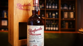 „Glenfarclas. Private selection by Jarek Buss” już w sprzedaży Hobby, - Właśnie pojawiła się na polskim rynku whisky „Glenfarclas The Family Casks 2008. Private selection by Jarek Buss”.